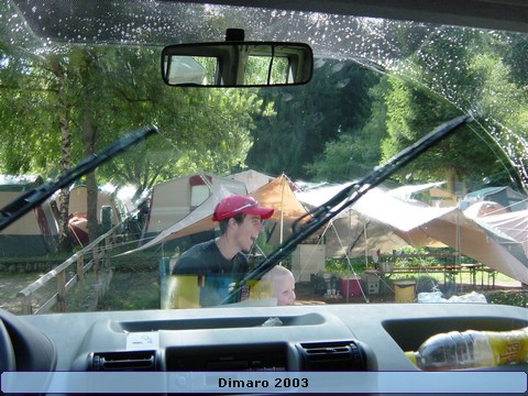 155.Kleine Vincent, spuitte de auto nat!!! - 2530.jpg