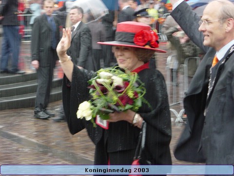 39.Yes de koningin heeft ons gehoord...klikklikklikk.jpg